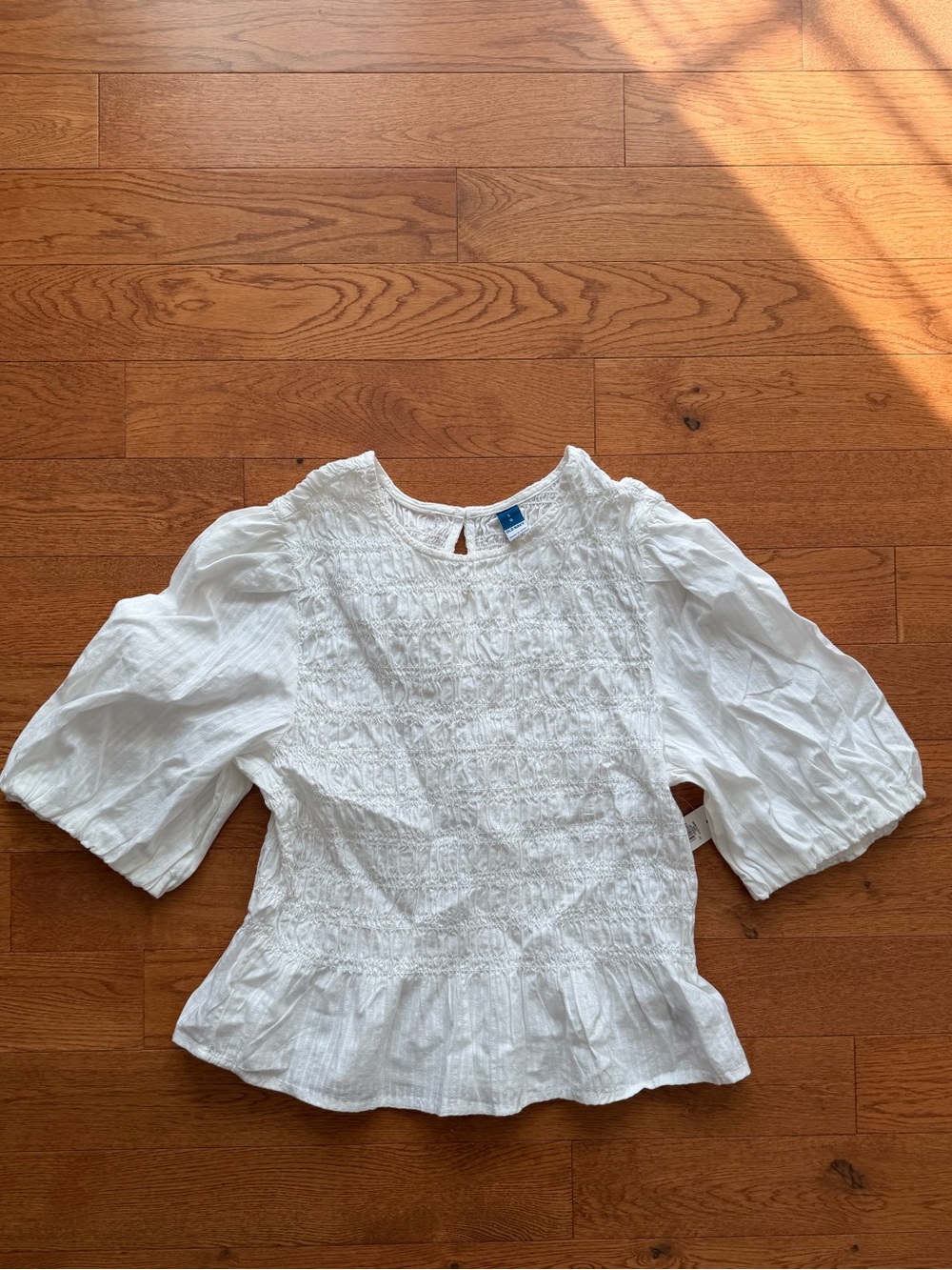 Womenโs Size L White Smocked Peasant Style Top